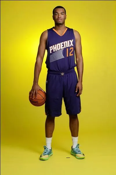 Il est choisi en quatorzième position par les Suns. Qui est-ce ?