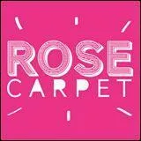 Avec qui accompagne-t-elle la chaîne Rose Carpet ?