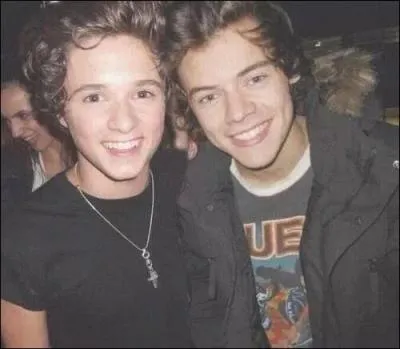 De quelle célébrité ont-ils fait la première partie lors de la tournée de celui-ci?