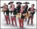 A Mexico, quel est le nom des orchestres traditionnels composés de guitares et de trompettes qui animent les fêtes et chantent pour les amoureux ?