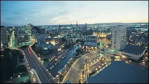 La capitale du Canada n'est que la quatrième ville de son pays. Quel est son nom ?