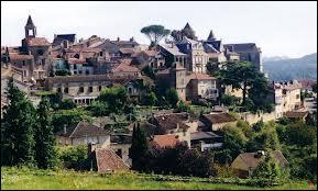 Nous commençons cette nouvelle balade par une visite de la commune Périgourdine de Belvès. Classée parmi les Plus Beaux Villages de France, elle se situe en région ...