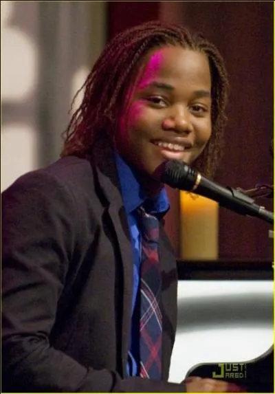 Comment s'appelle ce chanteur et compositeur extraordinaire ?