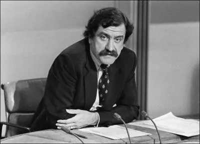 Avant de faire carrière dans la politique, et plus particulièrement, dans l'écologie, j'ai présenté le journal de France 2. Qui suis-je ?