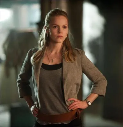 Comment s'appelle cette jeune femme ?