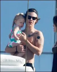 Qui était avec lui quand il a fait son premier tatouage ?