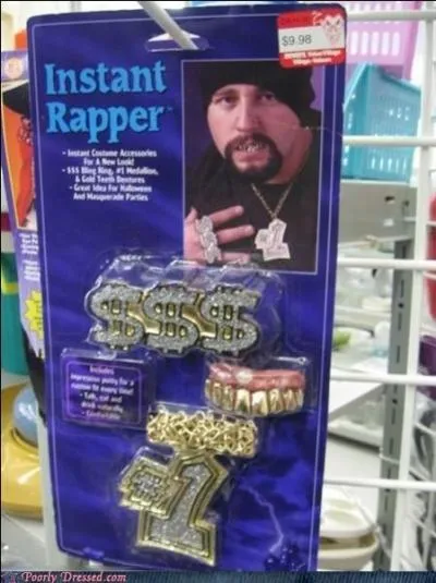 L'imagination des fabricants de jouets n'a pas de limite, puisque voici la parfaite petite panoplie...