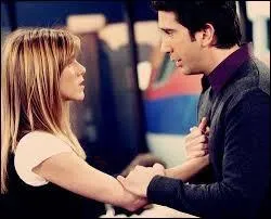 A la fin de la saison 10, pourquoi Ross court-il après Rachel à l'aéroport ?