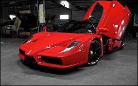 En combien de temps la Ferrari Enzo accélère-t-elle de 0 à 100 km/h ?