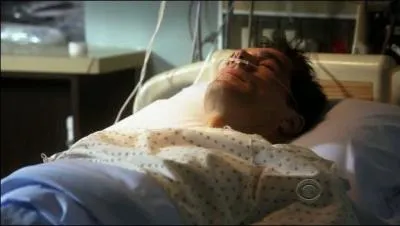 Dans quelle saison Hotch se retrouve-t-il à l'hôpital ?