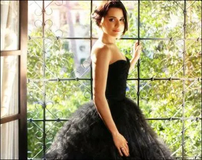 Elle est de nationalité :