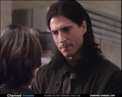 Il apparaît dans la saison 1, il a le pouvoir du mimétisme, qui est-ce ?