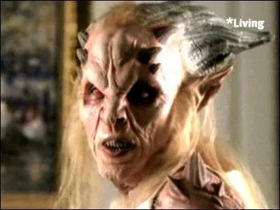 J'apparais dans la saison 1, j'ai le titre de reine des enfers, je suis ..