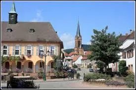 Nous sommes à Lembarch, village alsacien de l'arrondissement de Wissembourg. Nous sommes dans le département n° ...