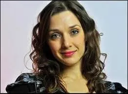 Comment s'appelle cette fille ?