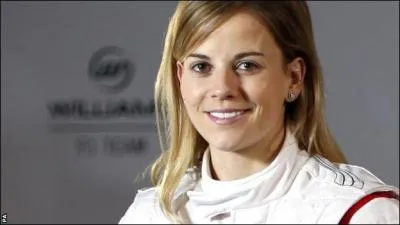 Cette jolie femme est actuellement pilote essayeuse chez Williams F1 Team.
C'est :