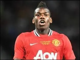 Il a 21 ans, c'est est un grand footballeur de nationalit franaise. Il se nomme...