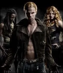 Comment s'appellent les trois vampires qui veulent du mal à Bella ?