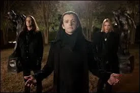Comment s'appelle le trio de vampires qui règne sur les autres vampires ?