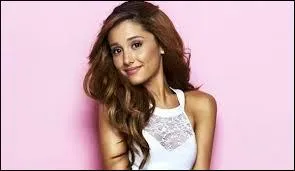 En quelle couleur n'a-t-elle pas encore teint ses cheveux ?