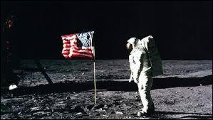 Douze personnes sont allées sur la Lune.