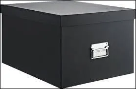 Dans la phrase : "La boîte, grande, prenait toute la place.", l'adjectif "grande" est épithète.