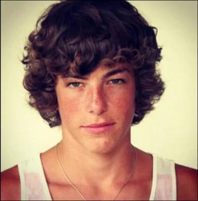 Comment s'appelle la meilleure amie de Jo, qui fait son apparition dans certains épisodes et qui, en réalité, est amoureuse de lui ?