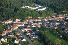 Voici Kédange-sur-Canner vu du ciel. Ce village lorrain de l'arrondissement de Thionville-Est se situe dans le département ...