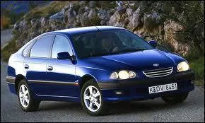 Remplaçante de la Toyota Carina E, cette voiture porte le nom de ...