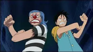 La personne qui "accompagne" Luffy au 1er cercle est...
