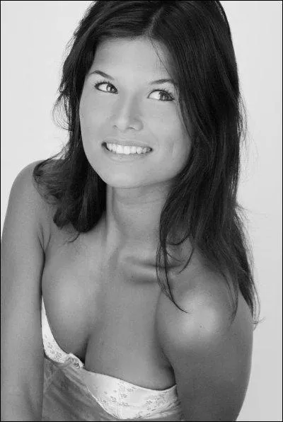 Quand Flavie Péan (Victoire) est-elle apparue à l'écran pour la première fois ?