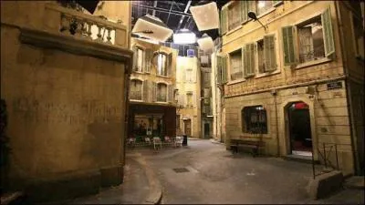 Par qui le décor du Mistral a-t-il été imaginé et dessiné ?