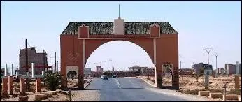 Quelle ville des provinces du Sud appelle-t-on la 'Porte du Sahara'' ?