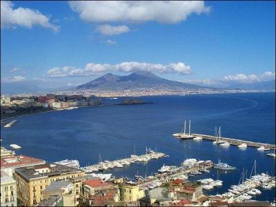 Naples est la capitale de la Campanie.