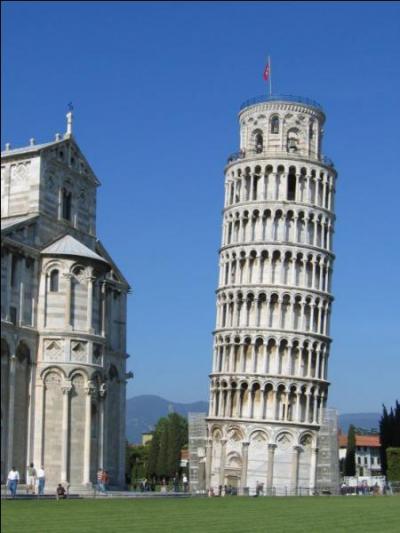 La tour de Pise est haute de 108 mètres.