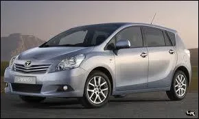 Ce monospace produit depuis 2009 porte le nom de ...