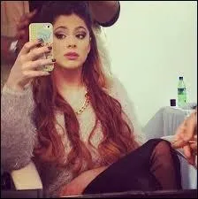 Quelle langue Martina Stoessel parle-t-elle ?