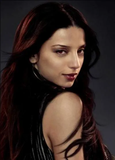 Mon compagnon est le garçon de la question précédente. Qui suis-je ?