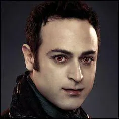 Je suis un des deux seuls survivants du clan roumain. Qui suis-je ?