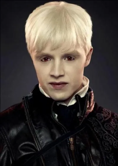 Jacob me surnomme "Dracula 1". Qui suis-je ?