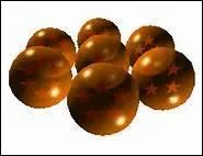 Dans ce manga, la plupart des personnages cherchent à plusieurs reprises les sept Dragon Balls. Il s'agit de boules de cristal :