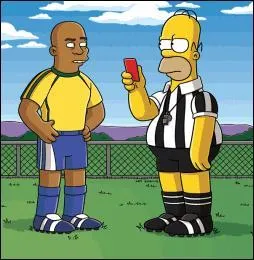 Il a incité Homer à donner un carton jaune, puis rouge à Lisa.