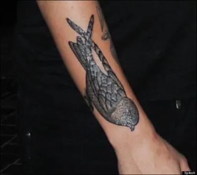 A qui appartient ce tatouage ?