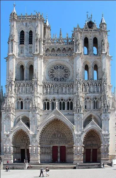 C'est dans la cathédrale Notre-Dame d'Amiens qu'ont été sacrés la plupart des rois de France.