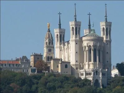 La basilique Notre-Dame de Fourvière est surnommée "la Bonne Mère".