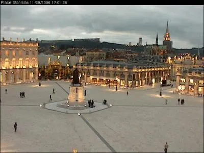 C'est à Nancy que vous pouvez admirer la place Stanislas.