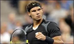 En tennis, quelle est la personne la plus jeune à avoir remporté un tournoi du Grand Chelem ?