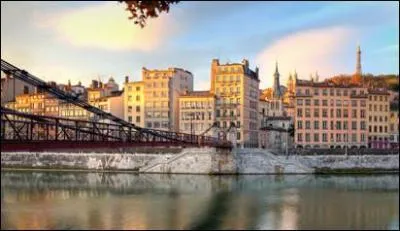 Quel est le nom actuel de la ville précédemment mentionnée ?