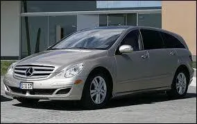 Cette voiture est une ...