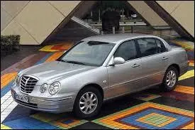 Avec sa calandre façon Mercedes, cette voiture coréenne est une ...